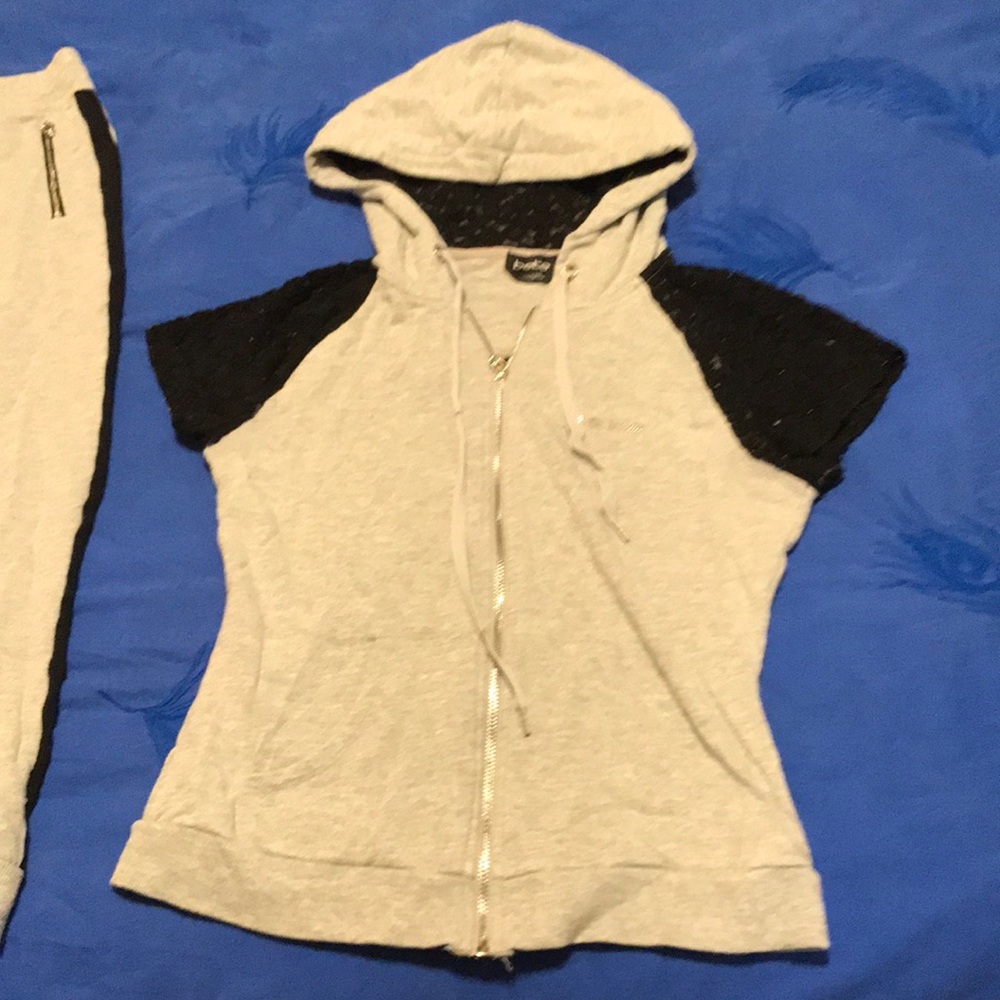 Bebe Capri sweatpants & matching hoodie